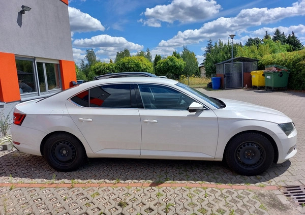 Skoda Superb cena 63000 przebieg: 238203, rok produkcji 2018 z Łazy małe 211